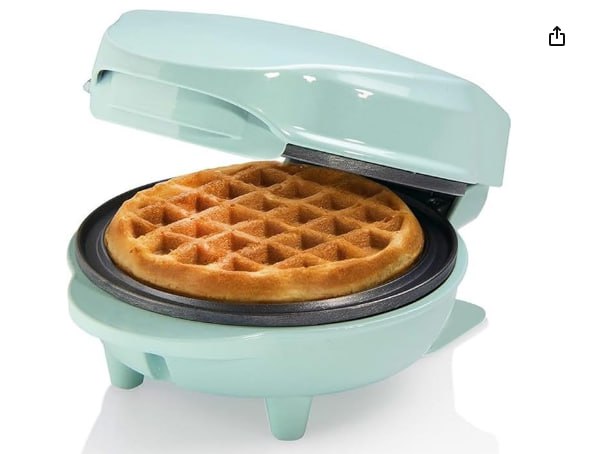 Small waffle iron with non-stick coating for classic waffles. Perfect for kids' parties and family gatherings. Retro design in mint. #Bestron #waffleiron #retrodesign #kitchenappliances #Deutschland #Geschenk #Coupon - Jetzt bei Amazon kaufen!