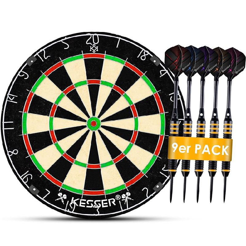 KESSER Dartscheibe Kork mit 9 Dartpfeile Professional Dartboard 21 Pro Flights. Hochwertige Dartscheibe inklusive Zubehör. #KESSER #Dartscheibe #Dartpfeile #Profispieler #Weihnachten #Geschenk #Angebot - Jetzt bei Amazon kaufen!