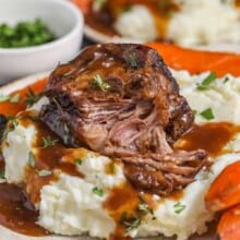 slow cooker short ribs on mashed potatoes